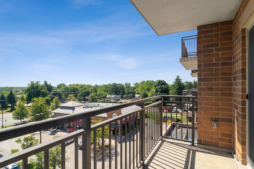More Photos Of 1255 Town Center Rd, Vernon Hills Apartments For Lease