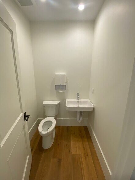 More Photos Of 101 Ladys Island Cmn, Beaufort Office For Lease
