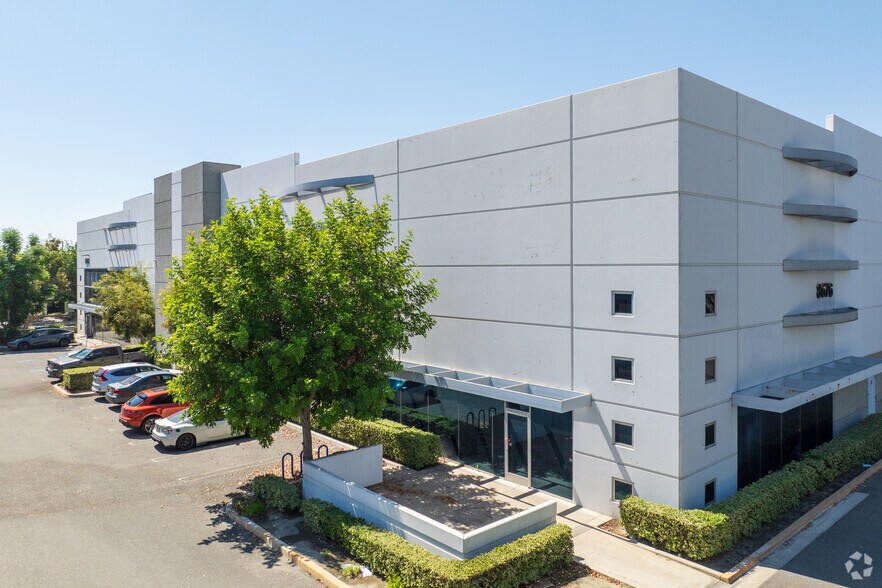 More Photos Of 8676 Rochester Ave, Rancho Cucamonga Warehouse For Lease