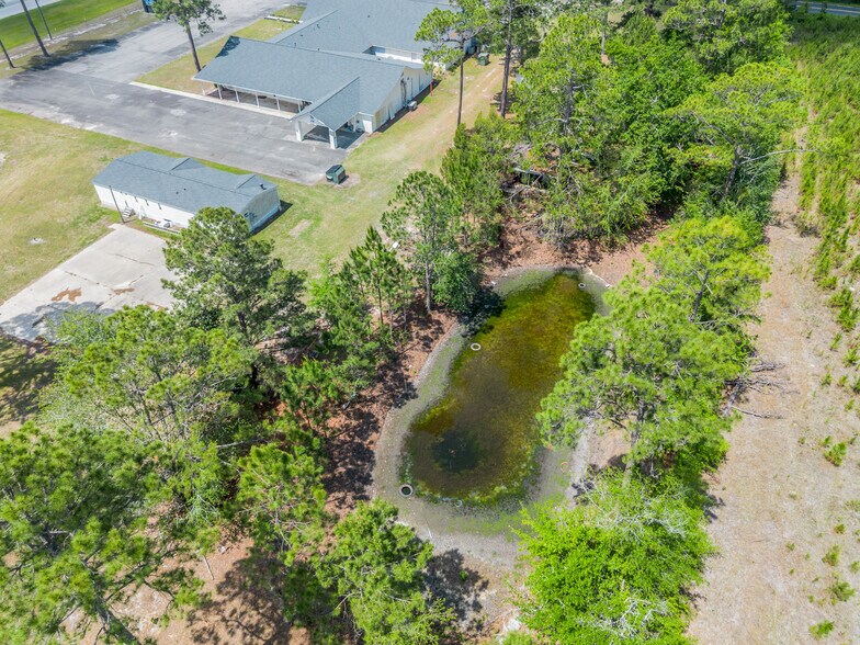 More Photos Of 128 University Blvd, Waycross Flex For Sale