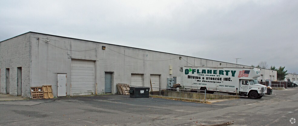 More Photos Of 2231 Fifth Ave, Ronkonkoma Warehouse For Lease