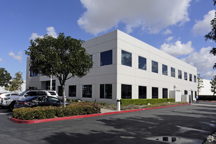 More Photos Of 60 Bunsen, Irvine Loft Creative Space For Lease