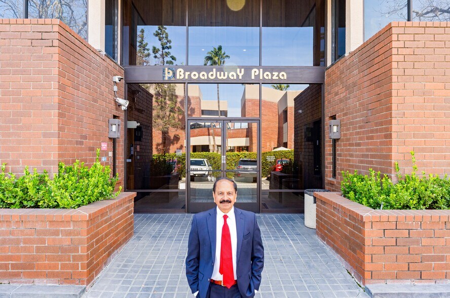 More Photos Of 2107 N Broadway, Santa Ana Loft Creative Space For Sale