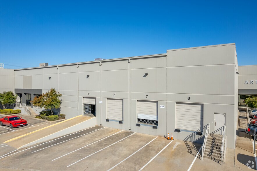 More Photos Of 800 Interchange Blvd, Austin Distribution For Lease