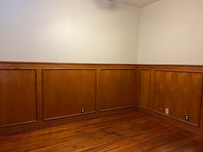 More Photos Of 1618 Pecan Blvd, McAllen Office For Lease