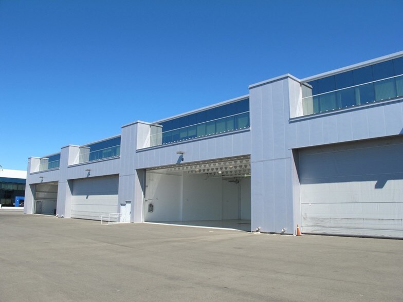 More Photos Of 2100 Palomar Airport Rd, Carlsbad Airplane Hangar For Sale