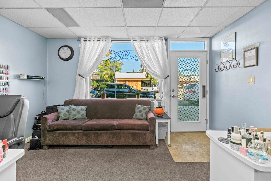 More Photos Of 2114 W Magnolia Blvd, Burbank Storefront For Sale