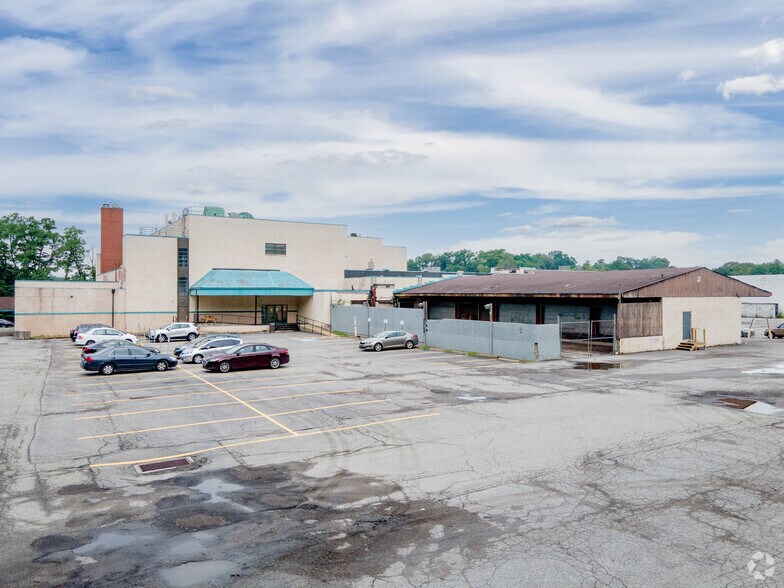 More Photos Of 2121 Noblestown Rd, Pittsburgh Flex For Lease