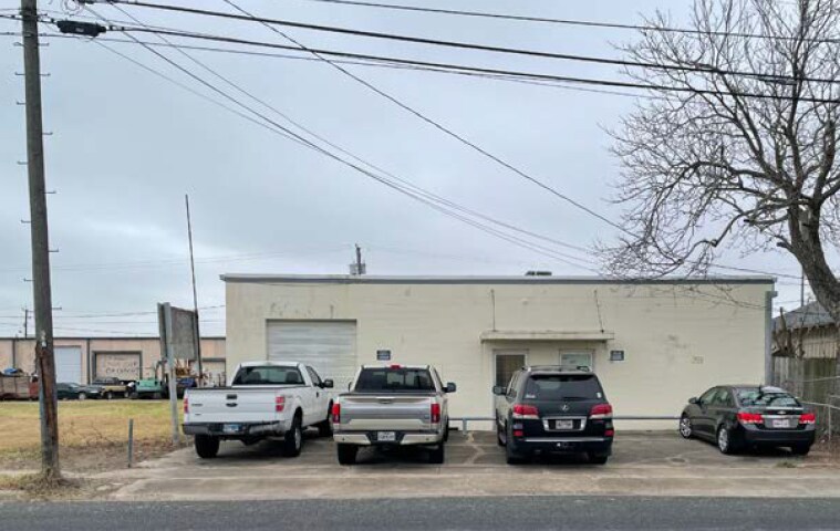 Primary Photo Of 1329 Laredo St, Corpus Christi Showroom For Sale
