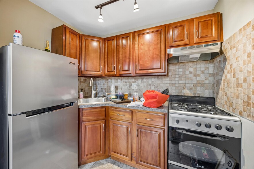 More Photos Of 1909 S Broad St, Philadelphia Office Residential For Sale