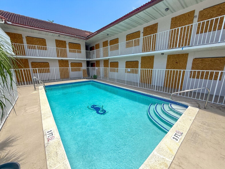 More Photos Of 1528 S Federal Hwy, Lake Worth Hotel For Sale