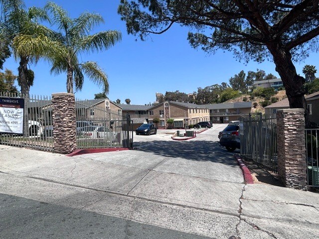 More Photos Of 4960-4970 Auburn Dr, San Diego Apartments For Sale