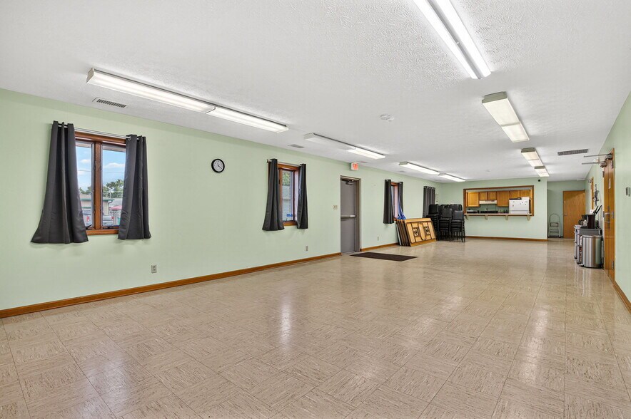 More Photos Of 1301 S Meridian St, Lebanon Religious Facility For Sale
