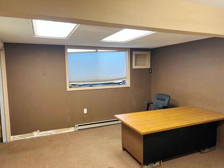 More Photos Of 8194 Fairview, Baxter Light Manufacturing For Sale