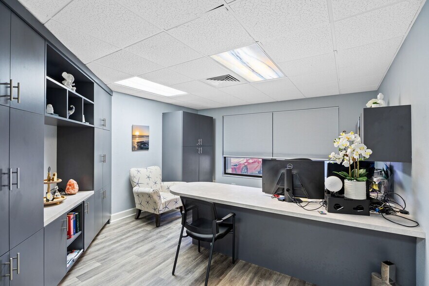 More Photos Of 6241 Arc Way, Fort Myers Office For Sale