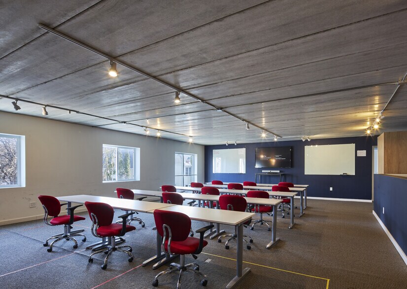 More Photos Of 2913 S Harriet Ave, Minneapolis Loft Creative Space For Sale