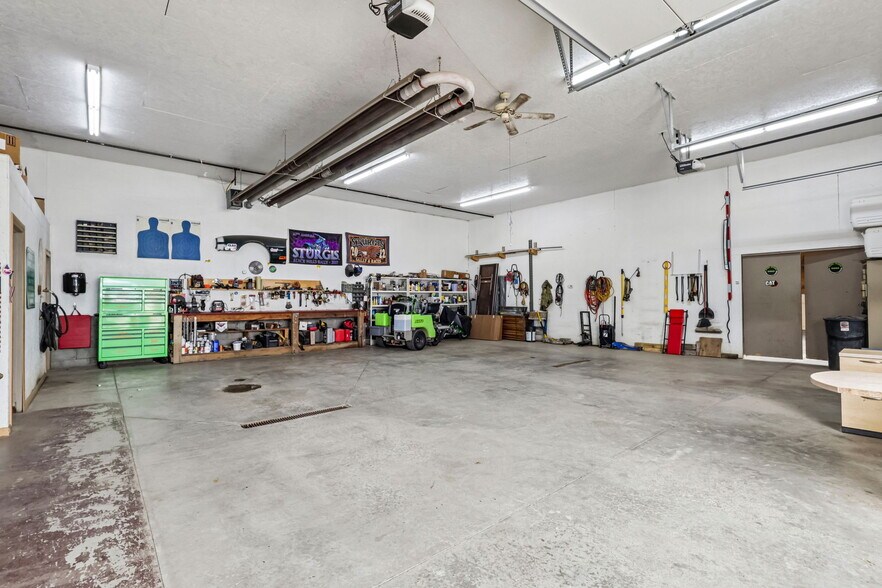 More Photos Of 3220 McCartney Rd, Youngstown General Retail For Sale