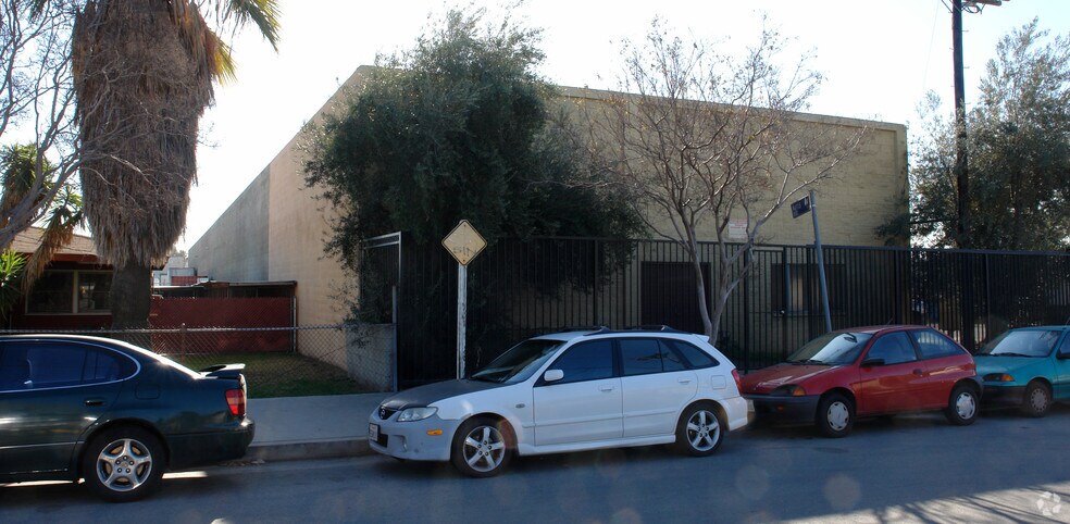 More Photos Of 11132 Fleetwood St, Sun Valley Warehouse For Lease