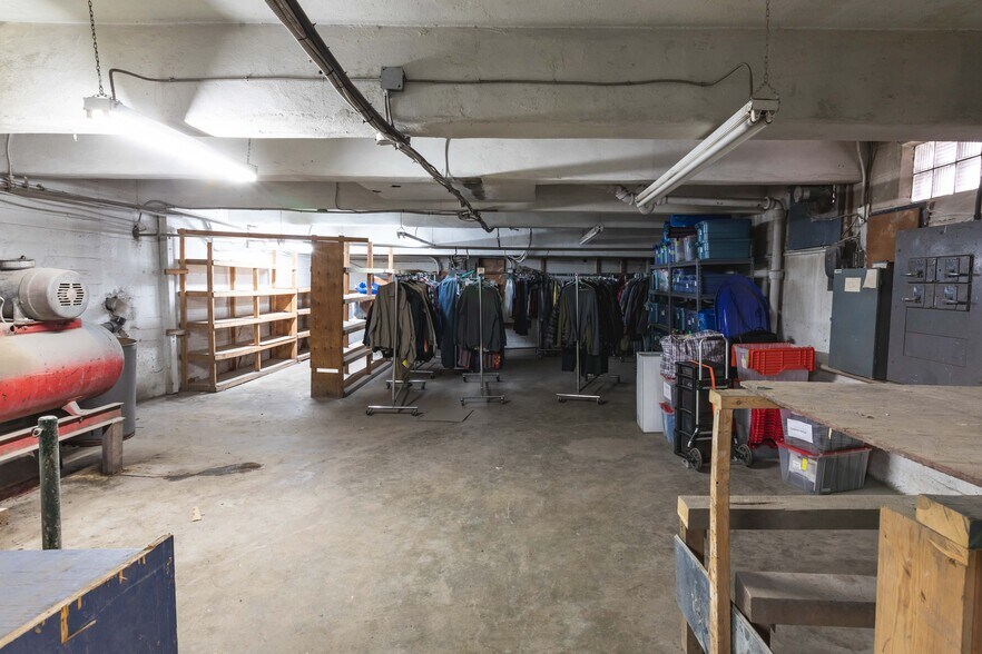 More Photos Of 3130-3144 Rue de Rouen, Montréal Industrial For Lease