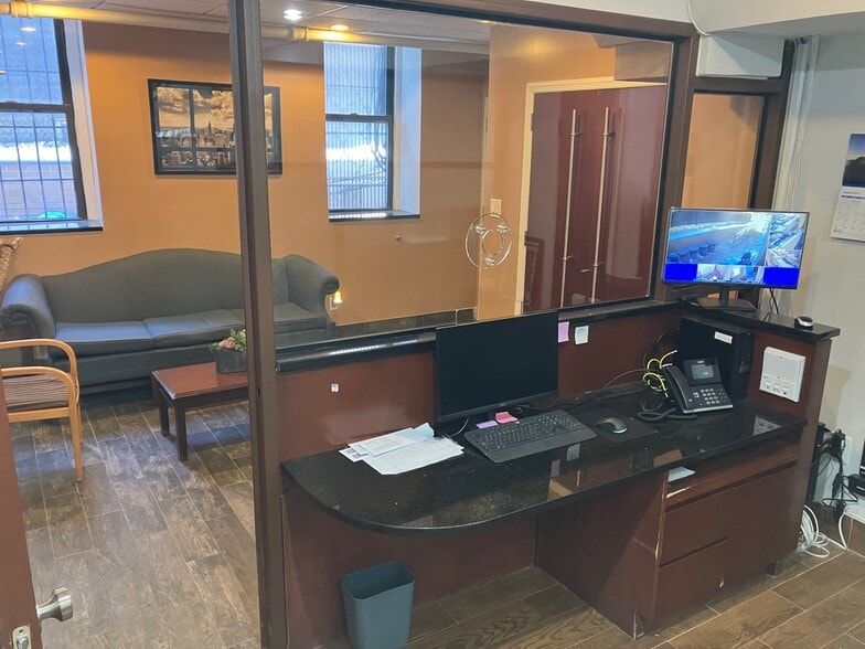 Primary Photo Of 2430 Tratman Ave, Bronx Apartments For Lease