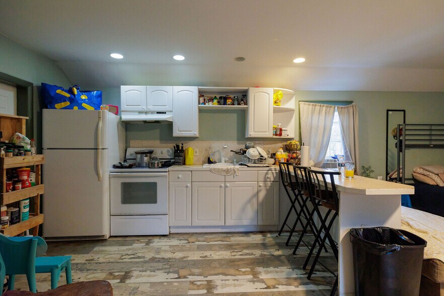 More Photos Of 139 S Main St, Sheffield Freestanding For Sale