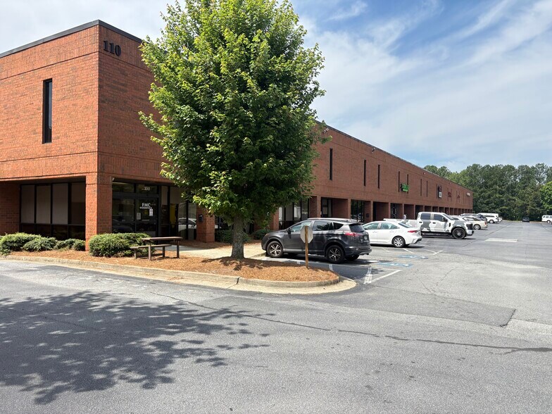 More Photos Of 100 Londonderry Ct, Woodstock Warehouse For Lease