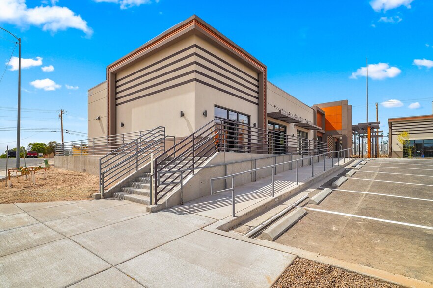 More Photos Of 403 Executive Center Blvd, El Paso Storefront Retail Office For Lease
