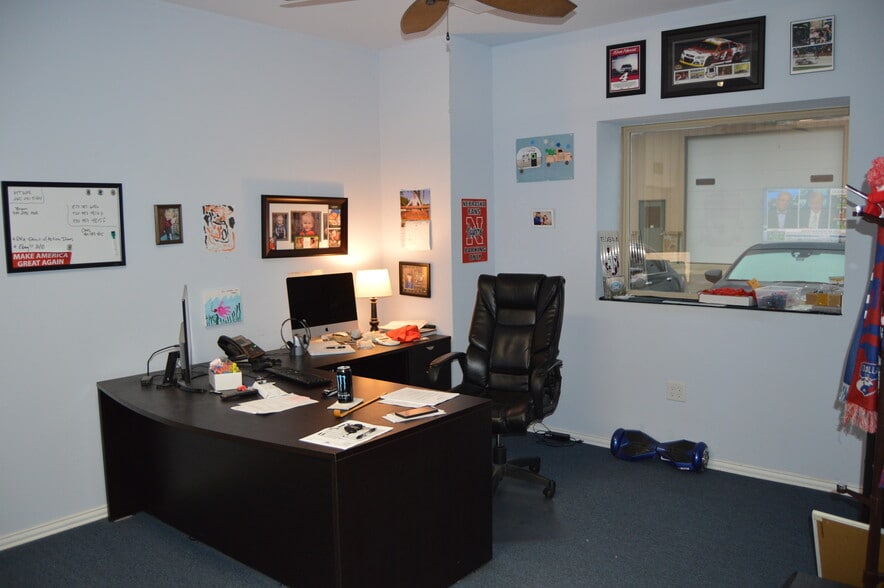 More Photos Of 124 Rose Ln, Frisco Warehouse For Sale