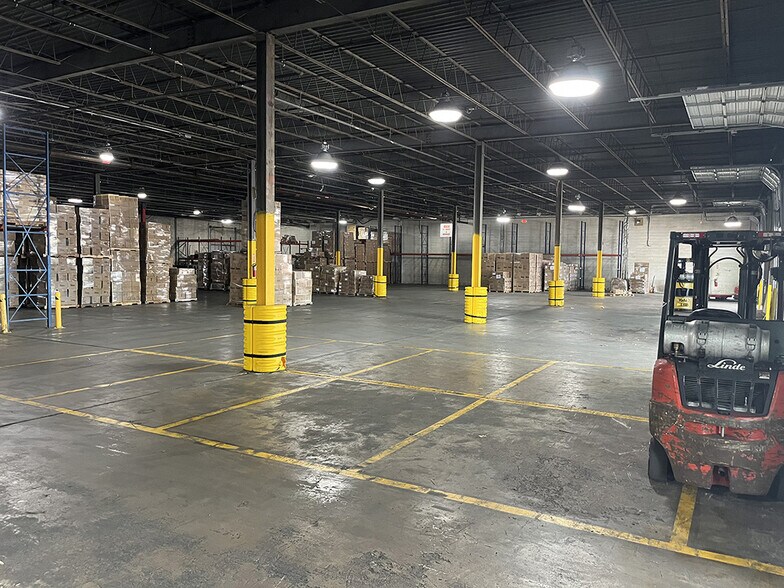 More Photos Of 160 E Essex Ave, Avenel Warehouse For Lease
