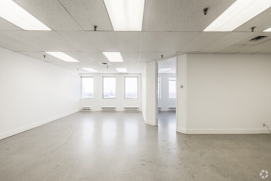 More Photos Of 555 Rue Chabanel O, Montréal Office For Lease