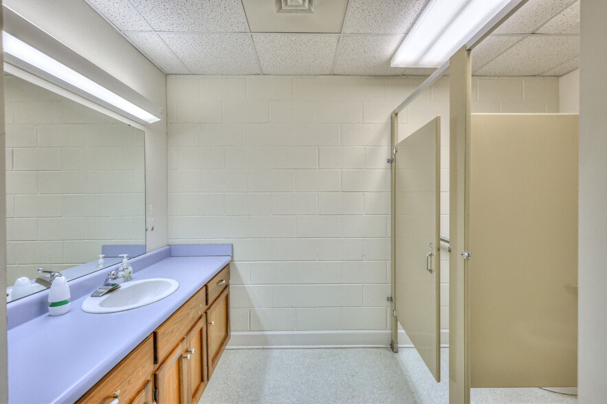 More Photos Of 228 S Military Ave, Lawrenceburg Religious Facility For Sale