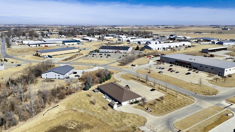 More Photos Of 411 SE 9th St, Pella Office For Lease