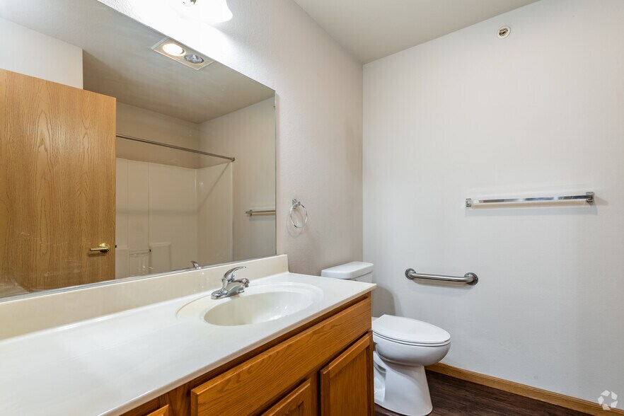 More Photos Of 2409 10th Ave, South Milwaukee Apartments For Sale