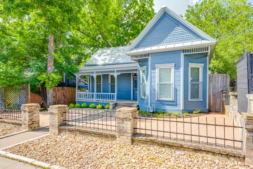 More Photos Of 1309 E 7th St, Austin Office Residential For Sale