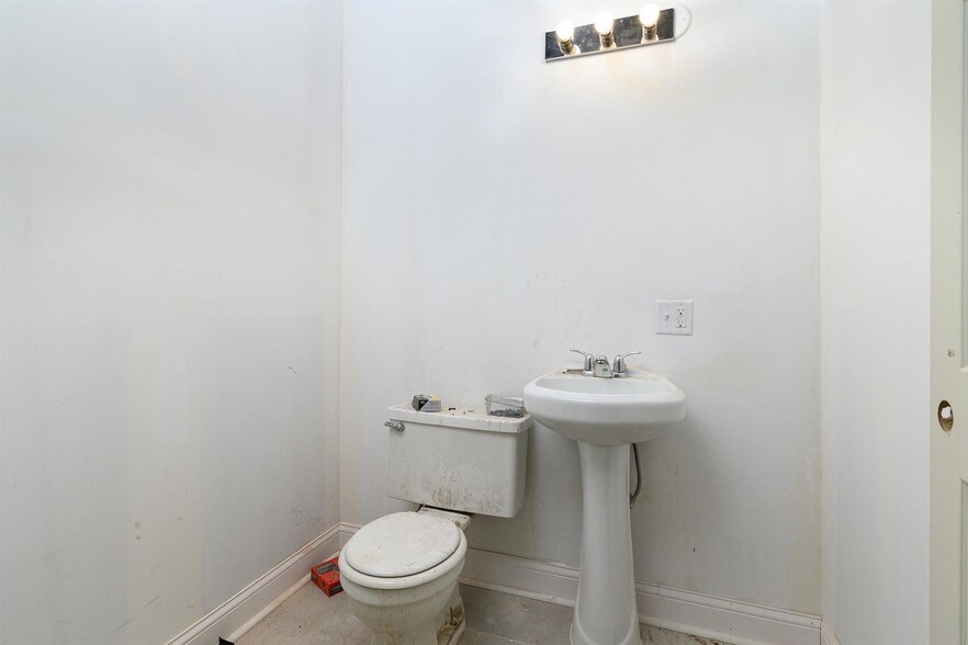 More Photos Of 4134-4136 W North Ave, Chicago Storefront Retail Residential For Lease