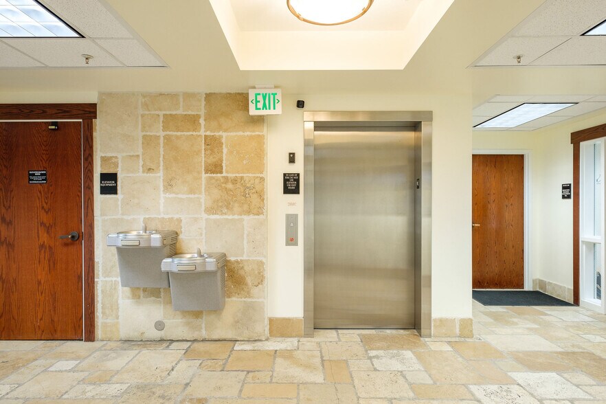 More Photos Of 5532 Lillehammer Ln, Park City Office For Lease