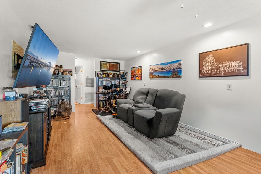 More Photos Of 1592 Jimmy Buffet Mem Hwy, Satellite Beach Office Residential For Sale