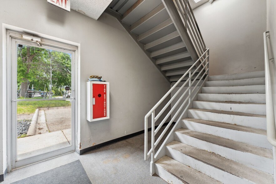 More Photos Of 4388 Shoreline Dr, Spring Park Storefront Retail Office For Sale