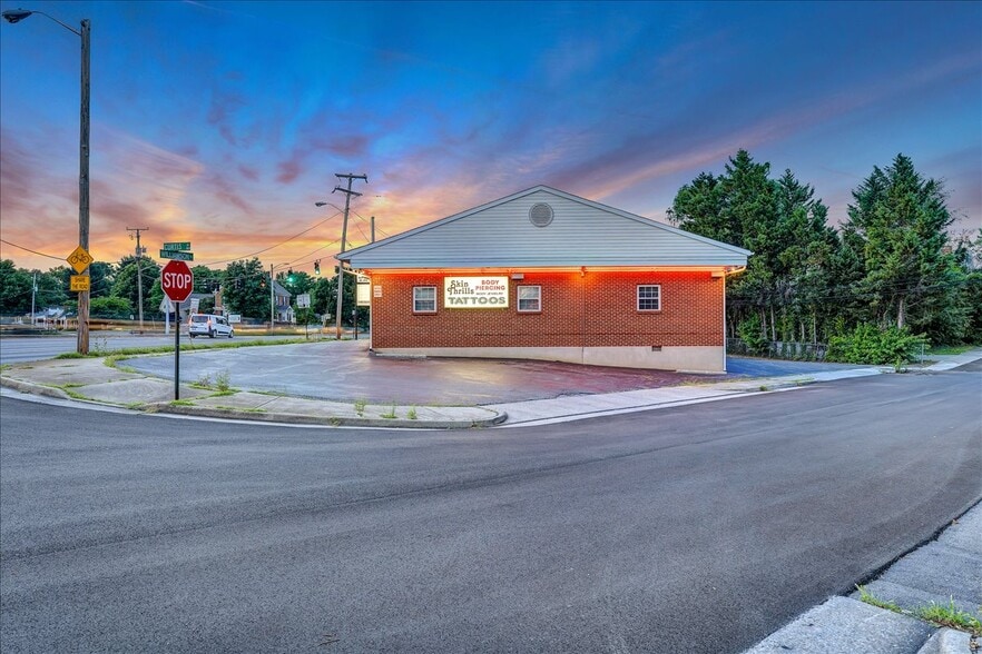 More Photos Of 5005 Williamson Rd NW, Roanoke Freestanding For Sale