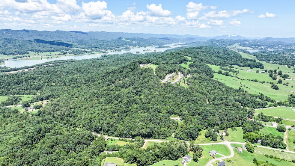 More Photos Of 180 Lakeland Ridge Rd, Bean Station Specialty For Sale