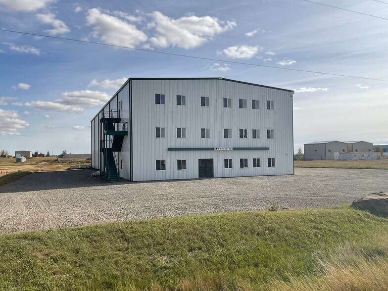 More Photos Of 450144 82nd St E, Aldersyde Manufacturing For Sale