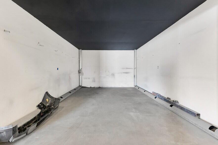 More Photos Of 8010 Wheatland Ave, Sun Valley Manufacturing For Sale