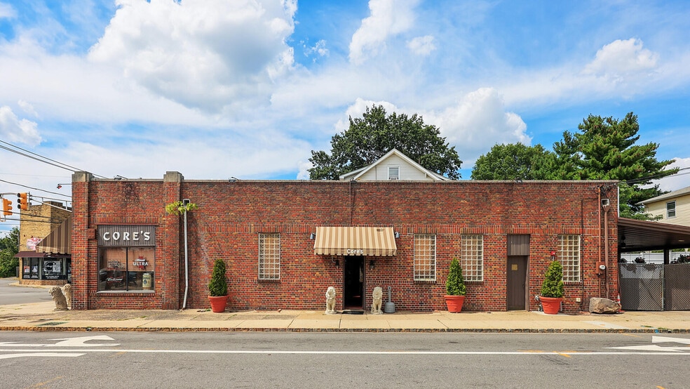 More Photos Of 45-47 Franklin St, Bloomfield Bar For Sale
