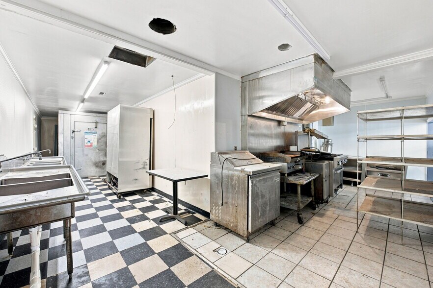 More Photos Of 346 W Jones St, Trenton Service Station For Lease