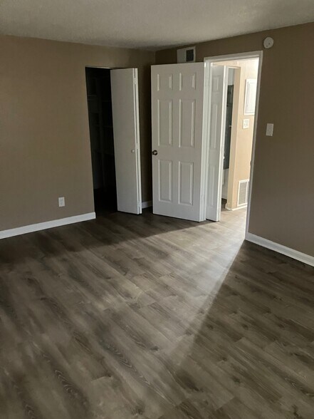 More Photos Of 9639-9640 Diamond Dr, Saint Louis Apartments For Sale