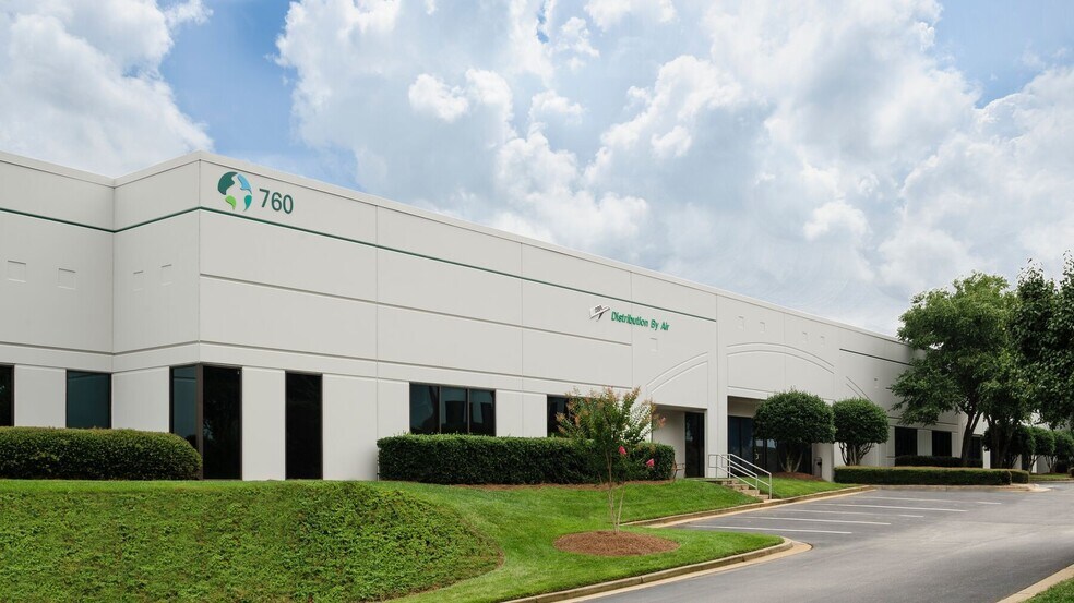 More Photos Of 560 Atlanta S Pky, College Park Unknown For Lease