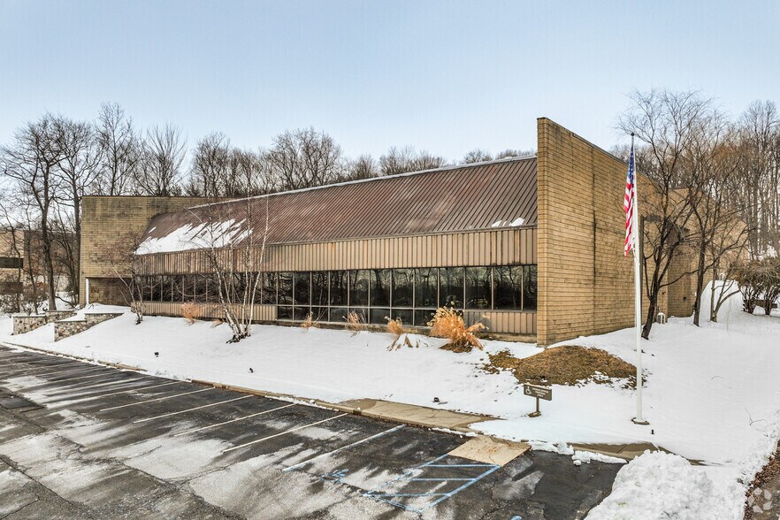 More Photos Of 500 Corporate Dr, Mahwah Light Manufacturing For Sale