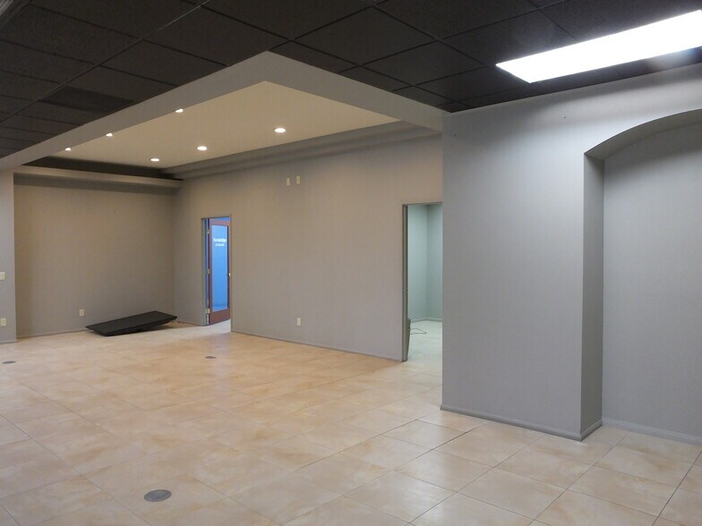 More Photos Of 44143-44147 20th St W, Lancaster Medical For Lease