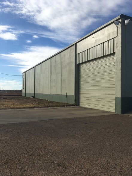 More Photos Of 410 E 56th St, Lubbock Warehouse For Lease