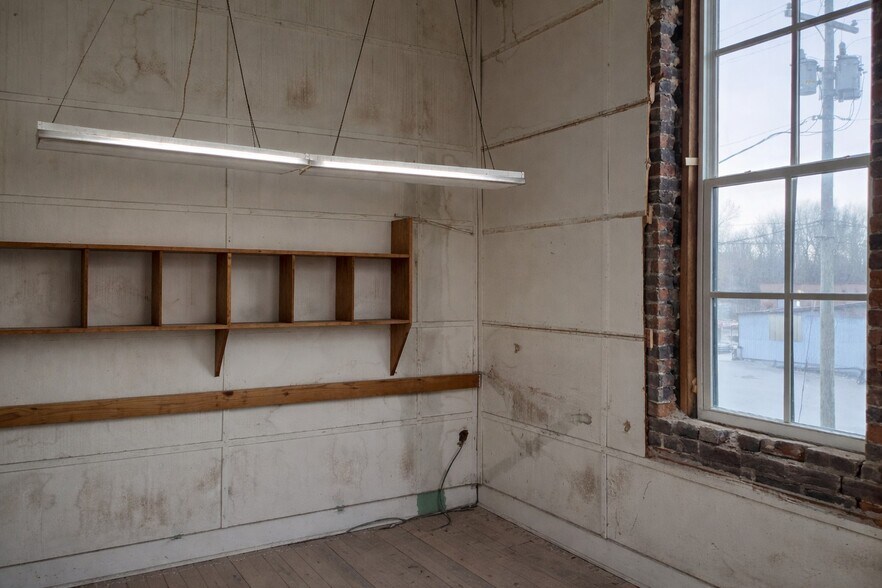 More Photos Of 432 N Royal St, Jackson Warehouse For Lease